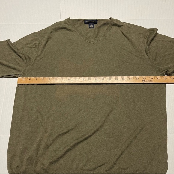 Banana Republic Men's Khaki V-Neck Sweater - Picture 9 of 9